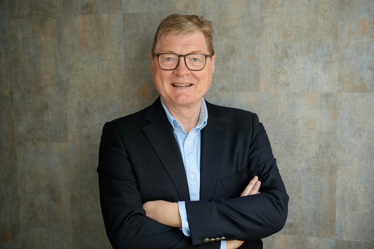Peter_Nietzer.jpg 