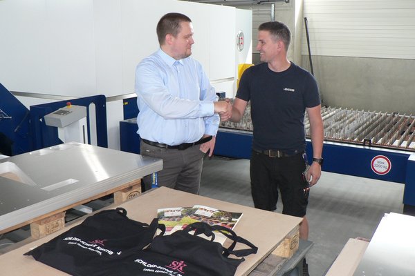 Schloss-Schule schließt Kooperationsvereinbarung mit der Firma Roland Deeg GmbH