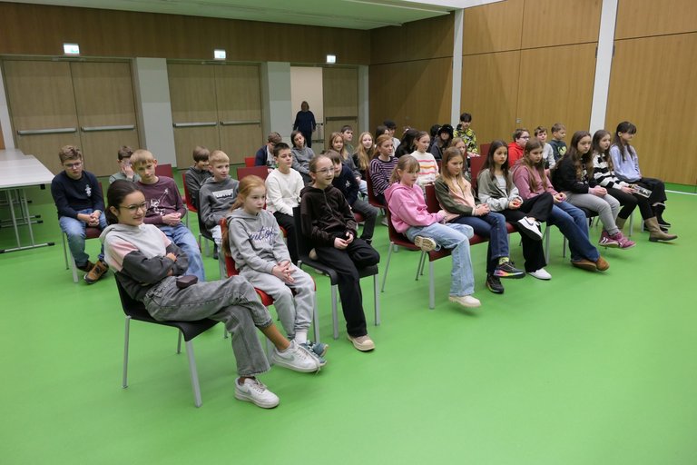 2025_11_Vorlesewettbewerb__1_.JPG 